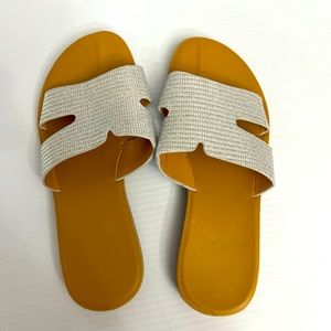 Shimmer Sandal women’s Sz 6 silver/Tan